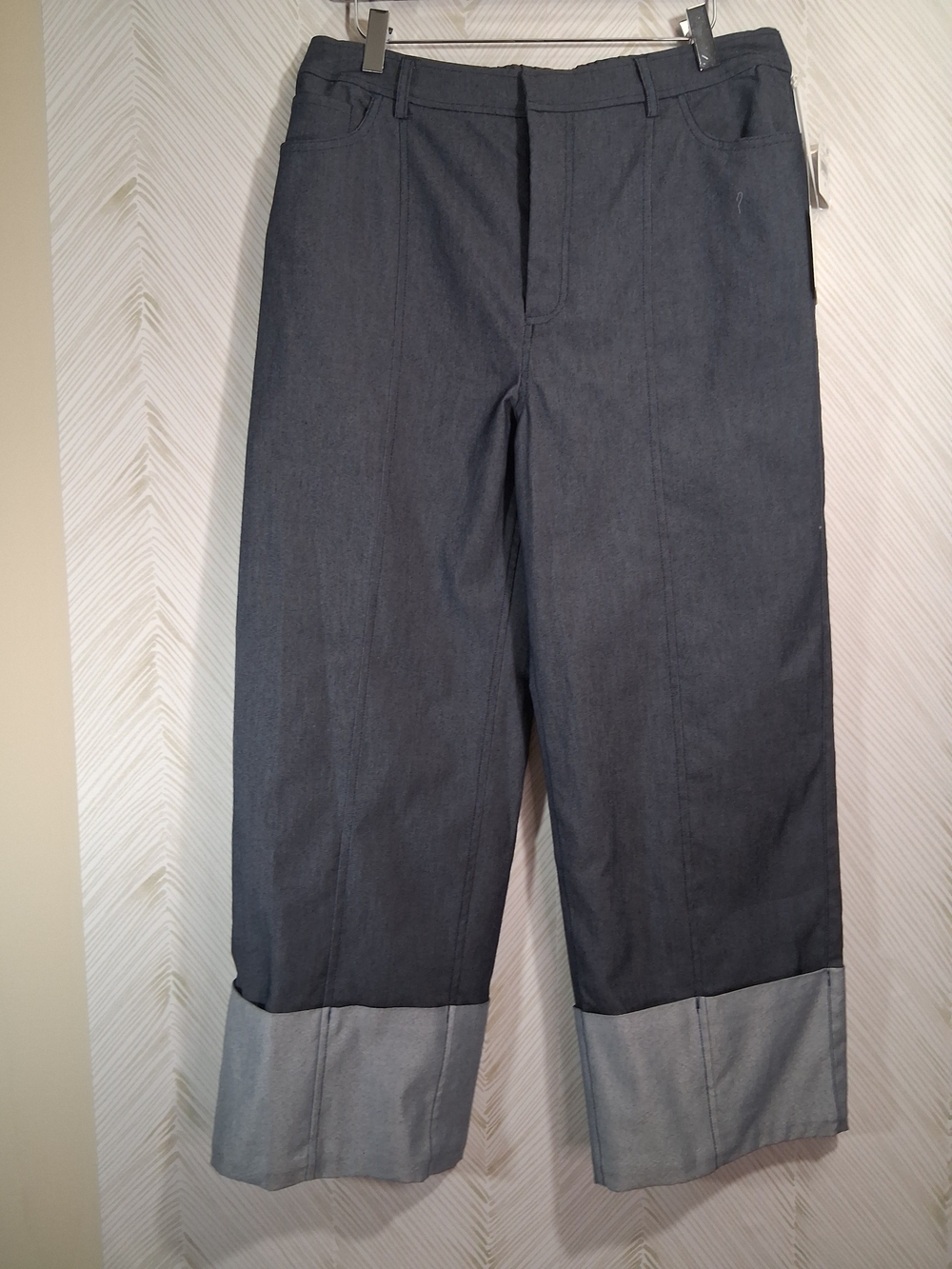 CeCe Two-Tone Cropped Ankle Jeans in Dark Gray and Light Gray
